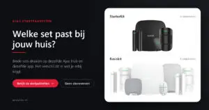 Ajax startpakketten vergeleken: StarterKit met vier onderdelen in zwart en Basiskit met acht onderdelen in wit, beide op dezelfde Ajax Hub
